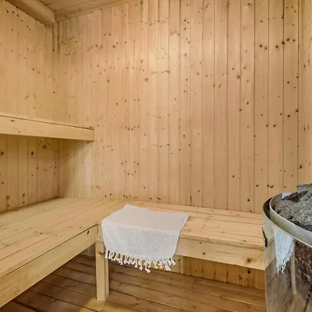 Beach Front Home In Ebeltoft With Sauna * Ebeltoft