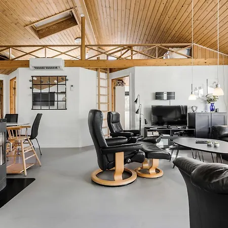 Beach Front Home In Ebeltoft With Sauna Holiday home *