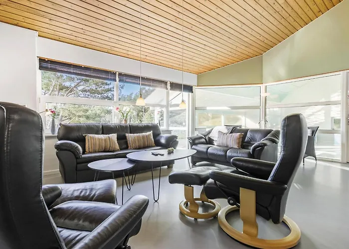 Сasa de vacaciones 5 Bedroom Pet Friendly In *